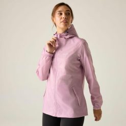 Kurtka trekkingowa damska Pack It Jacket III kieszonkowa przeciwdeszczowa. Niebieskie kurtki przeciwdeszczowe Regatta, l, bez wzorów, z poliamidu, bez kaptura, trekkingowe. Za 104.99 zł.