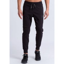 Spodnie dresowe dla dzieci Erima essential. Czarne szorty Erima, bez wzorów, z bawełny, eleganckie. Za 174.50 zł.