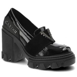 Czarne Półbuty Carinii Modne Skórzane Buty Damskie. Czarne półbuty wsuwane Carinii, bez wzorów, ze skóry, biznesowe, bez obcasa, na obcasie. Za 379.00 zł.