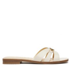 Klapki Guess. Brązowe klapki Guess, z aplikacjami, bez obcasa, bez zapięcia. Za 549.99 zł.