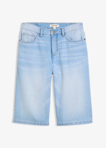 Lekkie bermudy jeansowe ze średnim stanem. Niebieskie jeansy bonprix, bez wzorów, z jeansu. Za 107.99 zł.