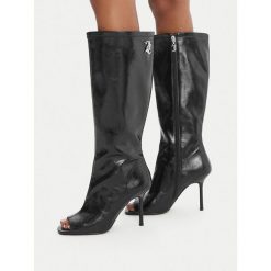 Kozaki Juicy Couture. Czarne kozaki Juicy Couture, bez wzorów, bez obcasa, na szpilce, bez zapięcia. Za 349.99 zł.