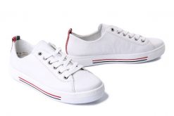 RIEKER REMONTE D0900-80 white, półbuty damskie. Białe półbuty wsuwane Rieker Remonte, bez wzorów, ze skóry, bez obcasa. Za 359.90 zł.