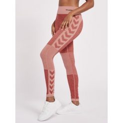 Damskie legginsy mid-rise Hummel Clea. Czerwone legginsy Hummel, bez wzorów, sportowe. Za 161.50 zł.