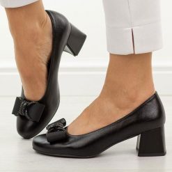 Czarne czółenka damskie na obcasie M.Daszyński Sa281-7. Czarne czółenka M.Daszyński, na jesień, z aplikacjami, z materiału, eleganckie, bez obcasa, na obcasie, bez zapięcia. Za 189.00 zł.