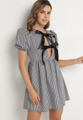Czarna Rozkloszowana Sukienka w Kratkę Vichy w Stylu Retro z Wiązaniem Telionea. Czarne sukienki Born2be, na co dzień, l, bez wzorów, klasyczne, bez kołnierzyka, bez ramiączek, mini, rozkloszowane. Za 99.99 zł.