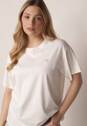 Biały Bawełniany T-shirt z Serduszkiem i Ozdobnymi Łańcuszkami Jynorin. Białe t-shirty Born2be, l, z aplikacjami, z bawełny, eleganckie, bez kołnierzyka, bez ramiączek. Za 69.99 zł.