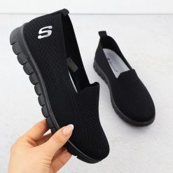 Półbuty sportowe damskie wsuwane czarne Potocki 16327. Czarne buty sportowe lifestyle POTOCKI, bez wzorów, z materiału, sportowe, bez zapięcia. Za 54.00 zł.