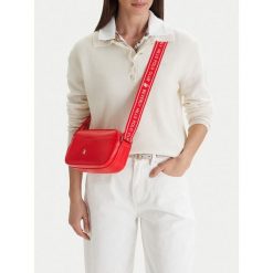 Torebka Beverly Hills Polo Club. Czerwone listonoszki Beverly Hills Polo Club, bez wzorów, bez dodatków. Za 199.99 zł.