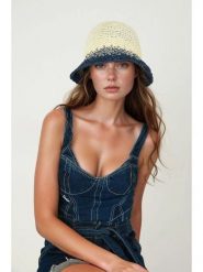 Lucky Bees Kapelusz przeciwsłoneczny w kolorze kremowo-niebieskim rozmiar: onesize. Brązowe kapelusze Lucky Bees, bez wzorów, z materiału. Za 73.99 zł.