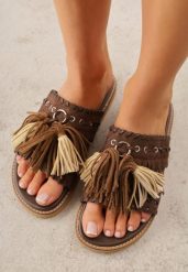 Ciemnobrązowe Klapki VICES na Płaskiej Podeszwie w Stylu Boho z Frędzlami Averathla. Brązowe klapki Renee, z aplikacjami, z denimu, boho, bez obcasa, na płaskiej podeszwie, bez zapięcia. Za 119.99 zł.