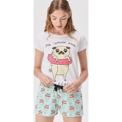 Dwuczęściowa piżama z mopsem - Biały. Piżamy marki Sinsay. Za 39.99 zł.