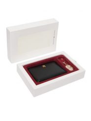 Tommy Hilfiger Zestaw portfel i brelok Th Gifting Med Za + Charm AW0AW18955 Czarny. Czarne portfele Tommy Hilfiger, bez wzorów. Za 309.99 zł.