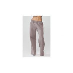 Damskie spodnie sportowe oversize Rough Radical Trip Joggers. Brązowe spodnie dresowe ROUGH RADICAL, bez wzorów, na jogę i pilates. Za 175.92 zł.