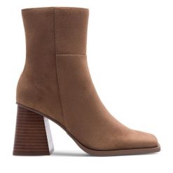Botki Nine West. Brązowe botki Nine West, bez wzorów, bez obcasa, na słupku, bez zapięcia. Za 279.99 zł.