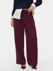 Vero Moda Spodnie dresowe Esme 10338748 Bordowy Regular Fit. Czerwone spodnie dresowe Vero Moda, bez wzorów, z dresówki. Za 179.99 zł.