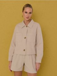 Krótka kurtka koszulowa z kieszeniami - beżowy. Brązowe kurtki Sinsay, l, bez wzorów, bez kaptura. Za 69.99 zł.