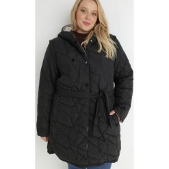 Czarna Kurtka z Odpinanym Rękawem i Wiązanym Paskiem Taleinia. Czarne kurtki Born2be, plus size, bez wzorów, z jeansu, bez kaptura. W wyprzedaży za 286.99 zł.