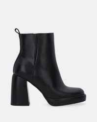 ELEGANCKIE BOTKI NA OBCASIE V9151 E50 PE NER. Botki Venezia, bez wzorów, ze skóry, eleganckie, bez obcasa, na obcasie, bez zapięcia. Za 399.00 zł.