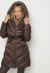 Brązowa Pikowana Kurtka z Wiązanym Paskiem i Kapturem z Futerkiem Fenama. Brązowe kurtki Born2be, na zimę, l, bez wzorów, z dzianiny, eleganckie. Za 339.99 zł.