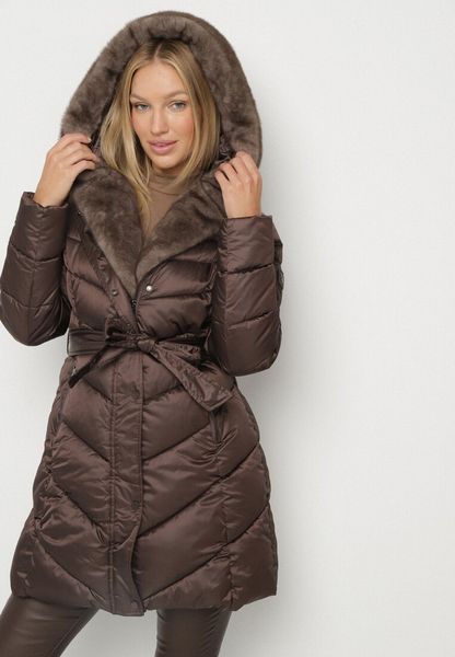 Brązowa Pikowana Kurtka z Wiązanym Paskiem i Kapturem z Futerkiem Fenama. Brązowe kurtki Born2be, l, bez wzorów, z dzianiny, eleganckie. Za 319.99 zł.