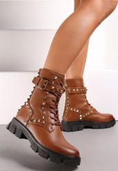 Brązowe Botki na Grubszej Podeszwie z Paskiem i Klamrą oraz Ćwiekami Carana. Brązowe botki Renee, bez wzorów, z okrągłym noskiem, bez obcasa, na płaskiej podeszwie, bez zapięcia. Za 39.99 zł.