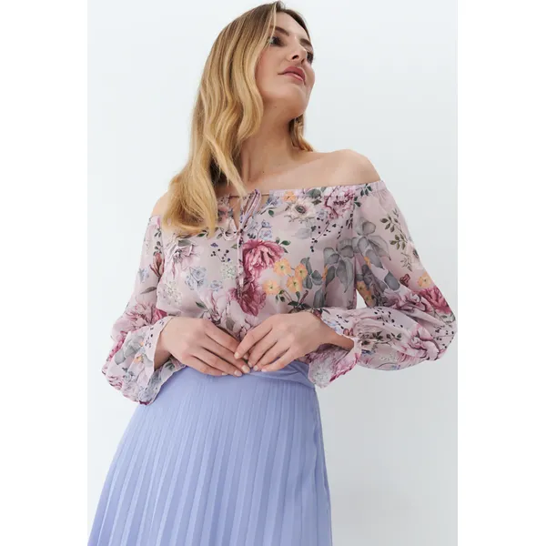 Bluzka hiszpanka w kwiaty Eco Aware - Różowy. Czerwone bluzki Mohito, bez wzorów, bez kołnierzyka, bez ramiączek. Za 89.99 zł.