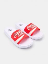 Klapki Coca-Cola - wielobarwny. Klapki Sinsay, bez wzorów, bez obcasa, bez zapięcia. Za 35.99 zł.