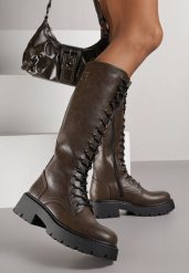 Brązowe Kozaki VICES Typu Workery w Grungowym Stylu Unalira. Brązowe kozaki Renee, bez wzorów, z jeansu, bez obcasa, na płaskiej podeszwie, bez zapięcia. Za 169.99 zł.
