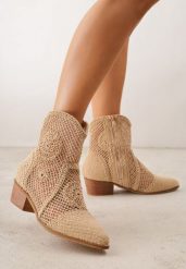Ciemnobeżowe Ażurowe Botki Kowbojki VICES na Niskim Obcasie Azimessa. Brązowe botki Born2be, w ażurowe wzory, z jeansu, biznesowe, bez obcasa, na obcasie, bez zapięcia. Za 149.99 zł.