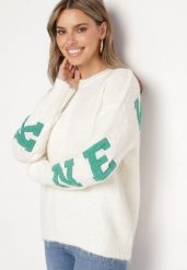Jasnobeżowy Sweter Ozdobiony Naszywkami z Wełną Zivila. Brązowe swetry Born2be, z aplikacjami, z jeansu, eleganckie, bez ramiączek. W wyprzedaży za 144.49 zł.