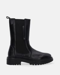SKÓRZANE SZTYBLETY W KOLORZE CZARNYM L016490D BLACK. Czarne botki Venezia, bez wzorów, ze skóry, bez obcasa, bez zapięcia. Za 299.00 zł.