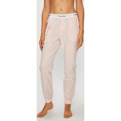 Calvin Klein Underwear - Spodnie piżamowe. Piżamy marki Calvin Klein Underwear. W wyprzedaży za 139.90 zł.