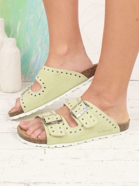 Billowy Skórzane klapki w kolorze jasnozielonym rozmiar: 40. Zielone klapki Billowy, bez wzorów, klasyczne, z otwartym noskiem, bez obcasa, bez zapięcia. Za 202.45 zł.