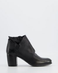 BOTKI DAMSKIE 3300 RAG NERO. Botki Venezia, bez wzorów, ze skóry, bez obcasa, bez zapięcia. Za 299.00 zł.