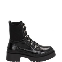 BOTKI DAMSKIE 10559 PAT BLACK. Czarne botki Venezia, bez wzorów, z lakierowanej skóry, bez obcasa, bez zapięcia. Za 269.00 zł.