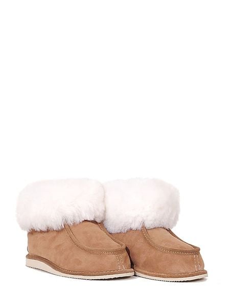 Kaiser Naturfellprodukte Kapcie wełniane w kolorze jasnobrązowym rozmiar: 37. Brązowe kapcie Kaiser Naturfellprodukte, bez wzorów, ze skóry. Za 301.64 zł.