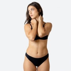 Bezszwowe stringi menstruacyjne Ecowoman na lekkie krwawienie. Czarne stringi ECOWOMAN, bez wzorów, z bawełny. Za 110.46 zł.