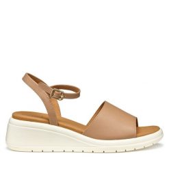 Sandały Geox. Brązowe sandały Geox, bez wzorów, bez obcasa, na koturnie, bez zapięcia. Za 429.99 zł.