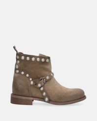BEŻOWE BOTKI Z NITAMI BL792 ING TORTOR. Brązowe botki Venezia, bez wzorów, ze skóry, bez obcasa, bez zapięcia. Za 749.00 zł.