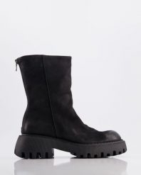 CZARNE BOTKI C860 MORAT BLACK. Czarne botki Venezia, bez wzorów, z nubiku, bez obcasa, bez zapięcia. Za 629.00 zł.