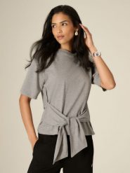 4F T-shirt regular z wiązaniem damski - szary L. Szare t-shirty 4f, l, bez wzorów, z bawełny, klasyczne, bez kołnierzyka, bez ramiączek. Za 79.99 zł.