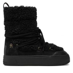 Śniegowce Tommy Hilfiger. Czarne śniegowce Tommy Hilfiger, bez wzorów, bez zapięcia. Za 749.99 zł.
