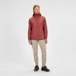 Kurtka przeciwdeszczowa damska Berghaus Deluge Pro 3.0 Jacket. Czerwone kurtki Berghaus, xs, bez wzorów, ze skóry, bez kaptura. Za 555.49 zł.