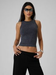 4F Top slim z prążkowanej dzianiny damski - czarny XS/S. Czarne topy 4f, s, bez wzorów, z dzianiny, vintage, bez kołnierzyka, bez ramiączek. Za 79.99 zł.