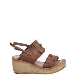 BRĄZOWE SANDAŁY NA KOTURNIE 528067 CALVADOS. Brązowe sandały Venezia, bez wzorów, ze skóry, bez obcasa, na koturnie, bez zapięcia. Za 439.00 zł.