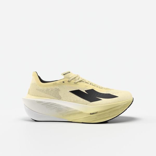 Buty do biegania damskie Kiprun Kipstorm Tempo. Brązowe buty do biegania KIPRUN, bez wzorów, z dzianiny, bez zapięcia, do biegania. Za 549.99 zł.