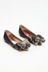 Baleriny welurowe CUSTOMMADE. Baleriny Custommade, bez wzorów, z weluru, bez obcasa, bez zapięcia. W wyprzedaży za 672.57 zł.