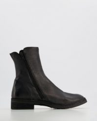 SKÓRZANE BOTKI DAMSKIE 651 DAKOTA NERO. Botki Venezia, bez wzorów, ze skóry, bez obcasa, bez zapięcia. Za 499.00 zł.