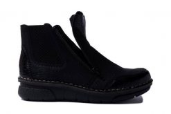 RIEKER 73355-00 black, botki damskie. Czarne botki Rieker, bez wzorów, z polaru, bez obcasa, bez zapięcia. Za 349.90 zł.